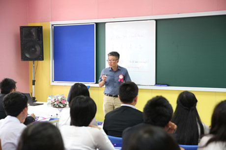 
Giáo sư Ngô Bảo Châu dạy tiết học đầu tiên tại TH School
