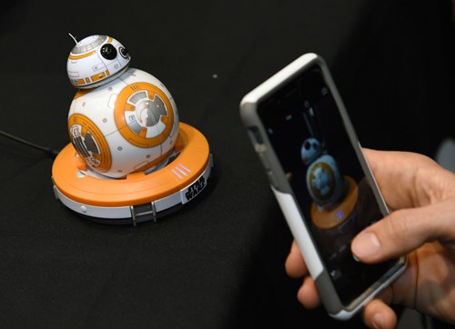 
Đồ chơi robot BB-8. Ảnh: Ethan Miller/Getty Images
