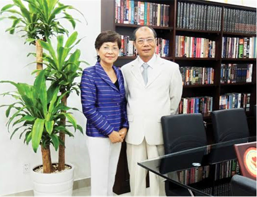 Bà Kiều Minh Phụng và chồng - ông Vũ Đình Hòa, Chủ tịch HĐQT Công ty Văn hóa Văn Lang.