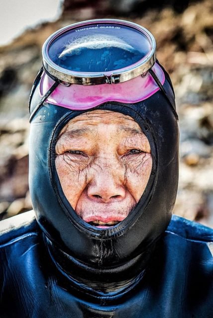 
Một haenyo lớn tuổi tại Jeju, đa phần haenyo ngày nay đều có độ tuổi trên 50.
