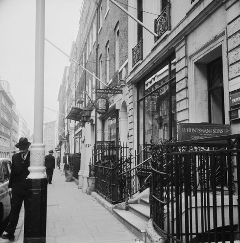 Con phố Savile Row trong những năm 1960.