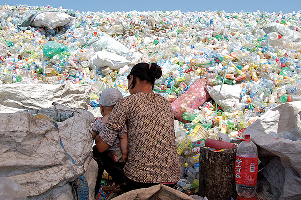 Trung Quốc cấm nhập khẩu rác và cơn đau đầu với ngành tái chế đầy lợi nhuận - Ảnh 1.