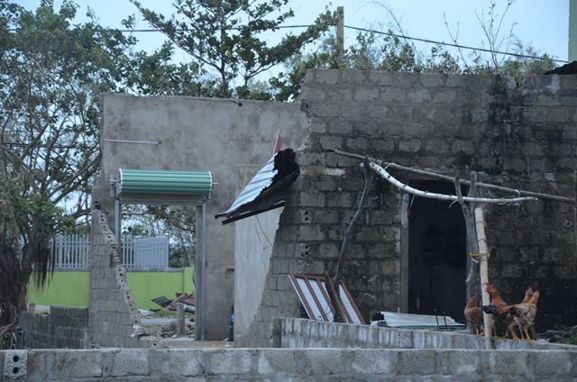 Căn nhà của mẹ con chị Chinh bị đổ sập trong bão số 10