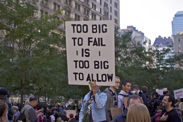 Too big to fail. To big to fail. Футболка too big to fail.