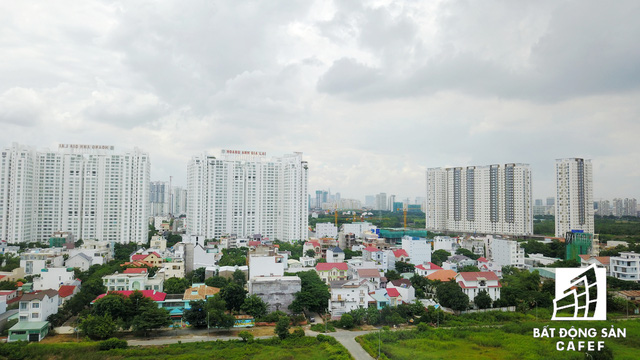  Cung đường 2km ở Nam Sài Gòn oằn mình cõng trên 40 cao ốc căn hộ cao cấp  - Ảnh 2.