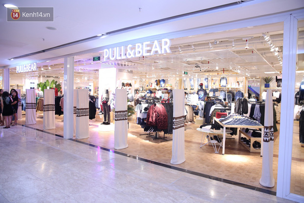 Pull&Bear Việt Nam: Giá rẻ hơn Thái Lan, áo phông giá từ 149.000 đồng, quần jeans từ 699.000 đồng - Ảnh 2.