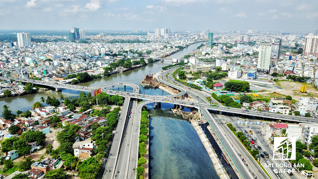  Bến Vân Đồn nhìn từ trên cao, hàng loạt chung cư cao cấp làm thay đổi diện mạo cung đường đắt giá bậc nhất Sài Gòn - Ảnh 2.