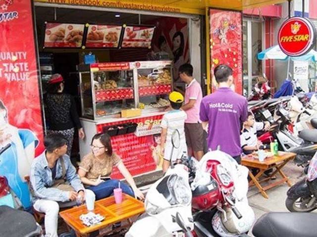  Đại gia ngoại tấn công món ăn đường phố Việt  - Ảnh 1.