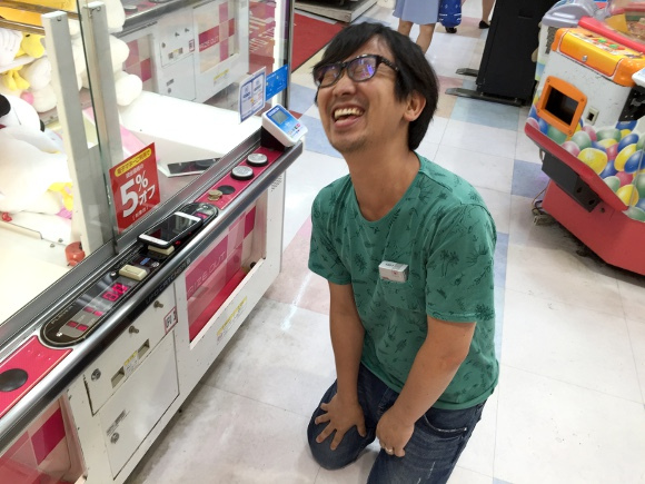 Nhật Bản: Chủ cửa hàng bị bắt sau khi hack máy gắp quà, khiến người chơi không thể thắng nổi - Ảnh 3.