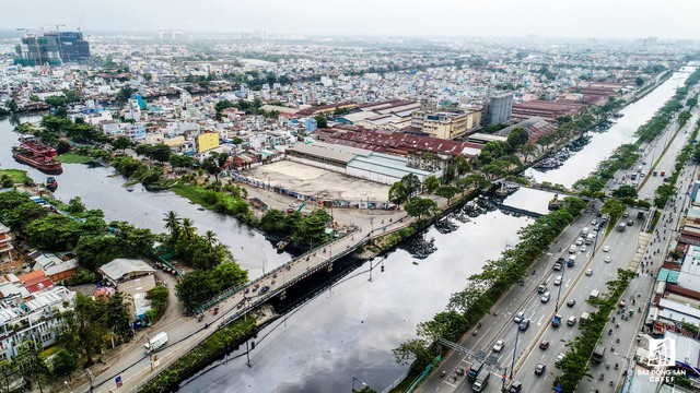  Cận cảnh tiến độ loạt dự án có sức hút lớn dọc kênh rạch Sài Gòn  - Ảnh 2.