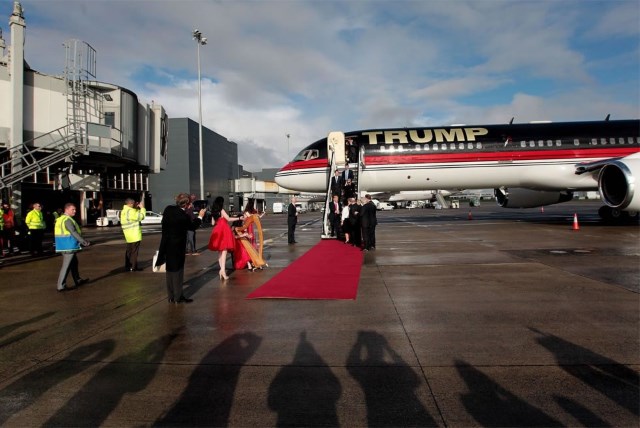Thảm đỏ chào đón Donald Trump khi ông tới Ireland cho dự án sân golf đẳng cấp quốc tế năm 2014