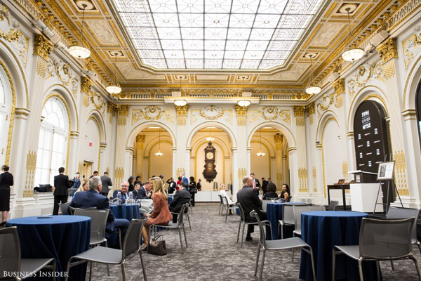 Được mở cửa từ năm 1903, phòng Hội Nghị được thiết kế bởi kiến trúc sư George B. Post và đã được các lãnh đạo của NYSE sử dụng để làm nơi họp hành, tổ chức sự kiện từ đó đến nay.