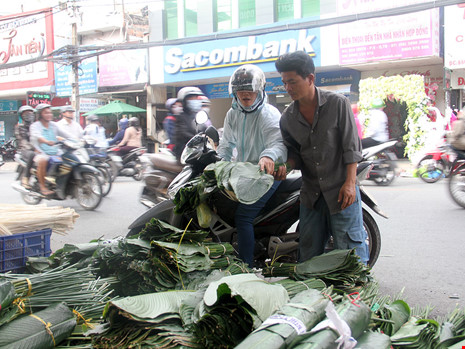 Những ngày này, lá dong xanh và đẹp.