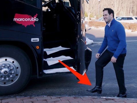 
Thượng nghị sĩ bang Florida Marco Rubio mang giày đế khá cao.
