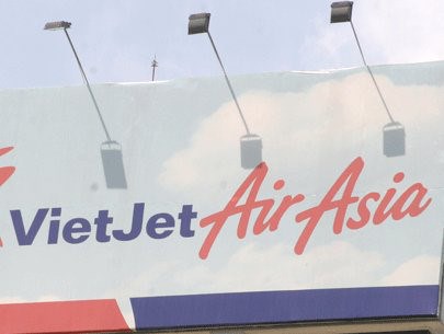 Đây là bảng hiệu từng được treo tại TP.HCM để quảng bá cho liên doanh hàng không giá rẻ VietJet AirAsia, nhưng dự án đã thất bại ngay sau đó. Ảnh: VJ