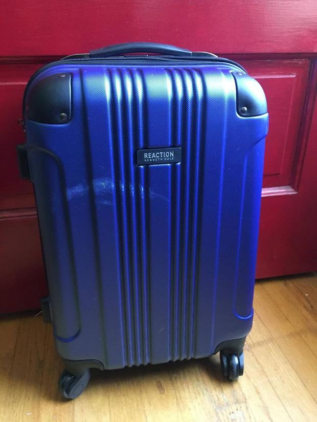  Tốn bộn tiền ký gửi hành lý, bạn nghĩ sao khi thấy vali của mình bị đối xử như thế này? - Ảnh 3.
