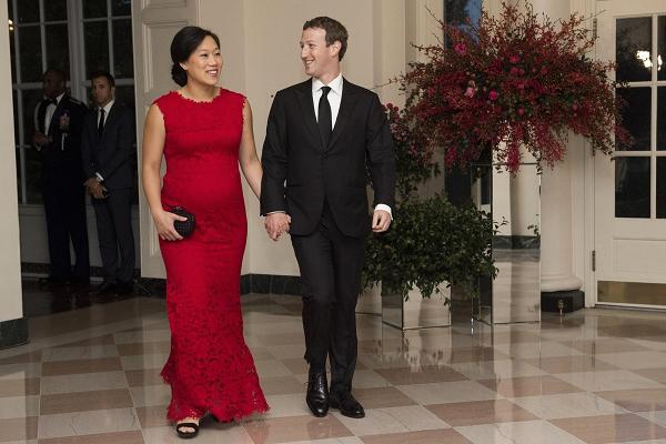 Priscilla Chan và Mark Zuckerberg tại Nhà Trắng vào ngày 25 tháng 9 năm 2015.