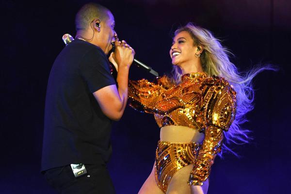 Beyonce và Jay Z đã biểu diễn trong The Formation World Tour tại sân vận động MetLife vào ngày 7 tháng 10 năm 2016 tại East Rutherford, New Jersey.