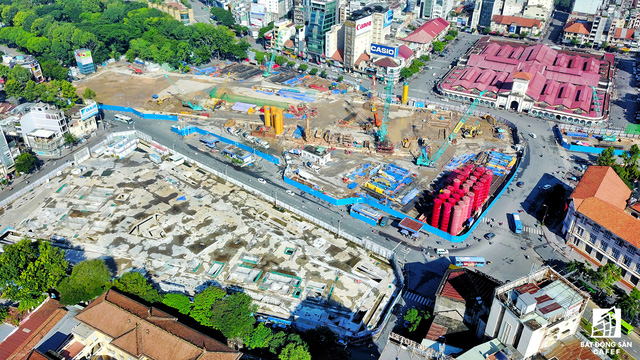  Đại công trường xây dựng các nhà ga trung tâm của tuyến tàu điện trên cao Metro số 1 nhìn từ trên cao  - Ảnh 4.