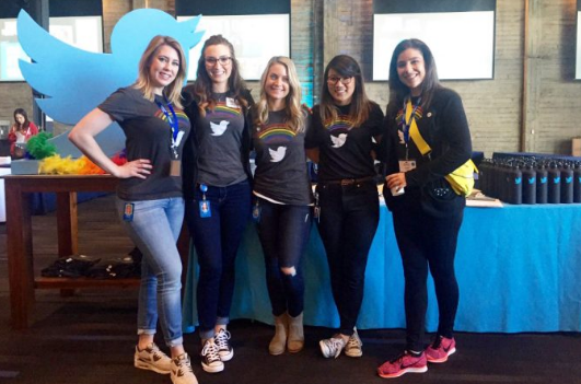 Nhóm nữ nhân viên Twitter tại một hội nghị ở Lesbians Who Tech San Francisco.
