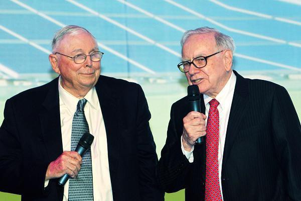  Tỉ phú Warren Buffett tiết lộ 6 nhân vật ảnh hưởng lớn nhất đến cuộc đời của ông: Jeff Bezos là doanh nhân đương đại xuất sắc nhất  - Ảnh 4.