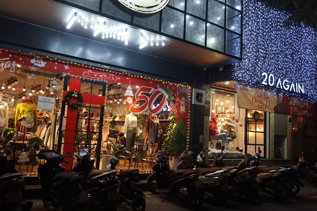 Ồ ạt khuyến mãi dịp Noel - Ảnh 4. Ồ ạt khuyến mãi dịp Noel - Ảnh 4.