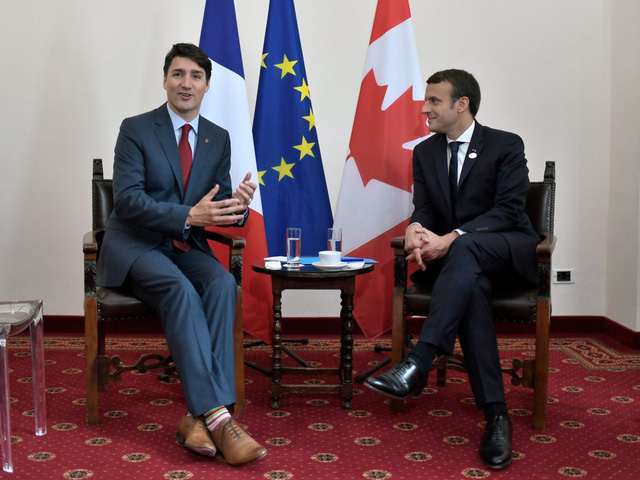 Cộng đồng mạng xôn xao vì những bức ảnh đẹp đến rụng tim của hai vị nguyên thủ tại Hội nghị G7 - Ảnh 6.