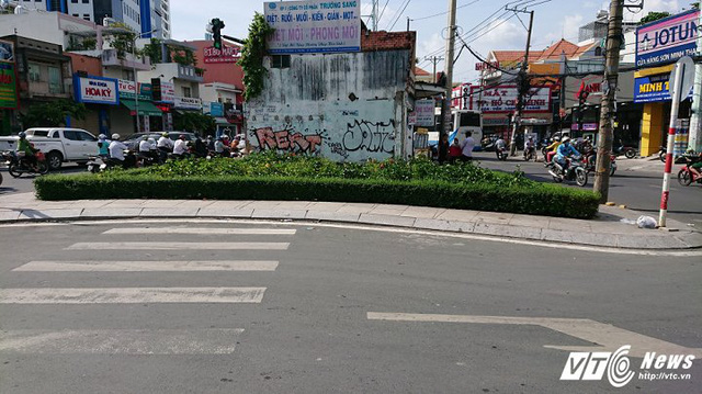 Ngôi nhà không chịu giải tỏa, chình ình giữa giao lộ ở Sài Gòn - Ảnh 6.