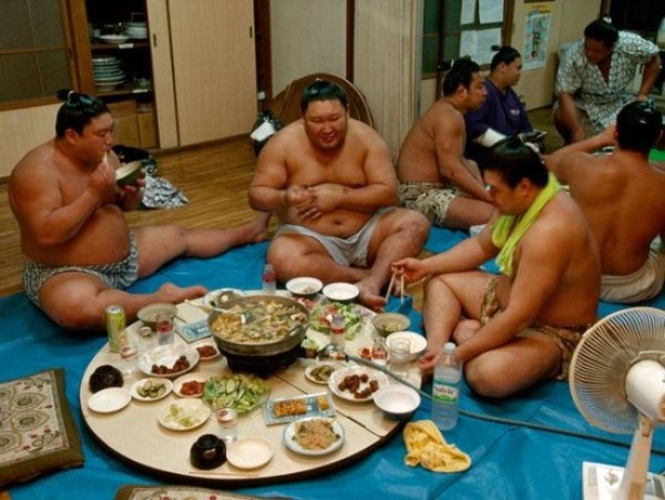 Thế giới u ám của võ sĩ sumo tại Nhật: Không lương, không điện thoại, không bạn gái - Ảnh 6. Thế giới u ám của võ sĩ sumo tại Nhật: Không lương, không điện thoại, không bạn gái - Ảnh 6.