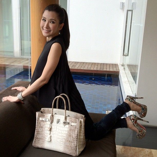 Một trong những chiếc Hermes Himalayan Crocodile Birkin đắt giá thuộc về Jamie Chua - nữ đại gia Singapore được mệnh danh là người sở hữu nhiều túi Hermes nhất thế giới.