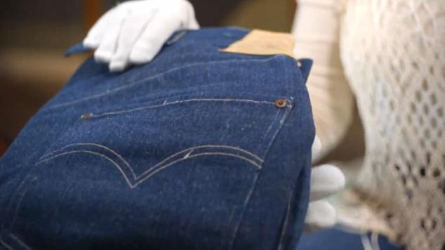 Theo Jock Taylor, chiếc quần jeans Levis này mới được kỵ ông Solomon Warner mặc vài lần trước khi nó bị cất vào hòm