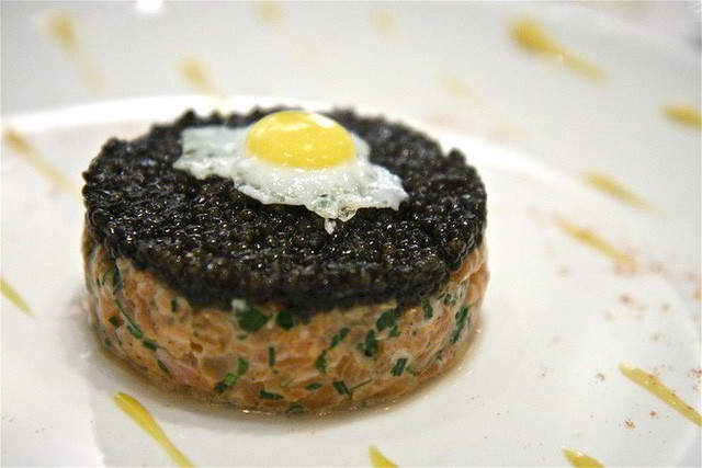 Cách thưởng thức Caviar - món ăn đắt đỏ luôn góp mặt trong các bữa tiệc của hội siêu giàu - Ảnh 8.
