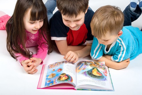  Các bậc cha mẹ cần làm gì để khuyến khích con đọc sách nhiều hơn?  - Ảnh 3.