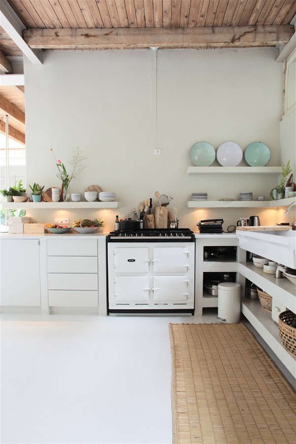 Ngôi nhà trắng đẹp như tranh vẽ với những góc nhà lung linh chẳng khác gì studio - Ảnh 8. Ngôi nhà trắng đẹp như tranh vẽ với những góc nhà lung linh chẳng khác gì studio - Ảnh 8.