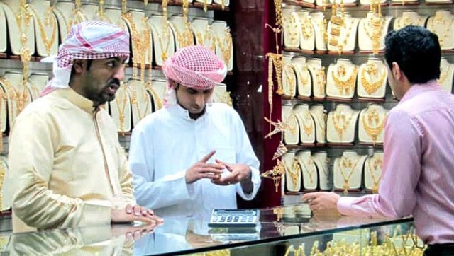 Choáng ngợp trước chợ vàng lớn nhất thế giới ở Dubai - Ảnh 7.