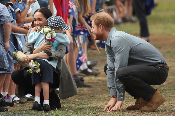 Sinh ra là em bé ngậm thìa bạc nhưng con của Meghan sẽ có cuộc sống khác biệt so với Hoàng tử George - Ảnh 3.