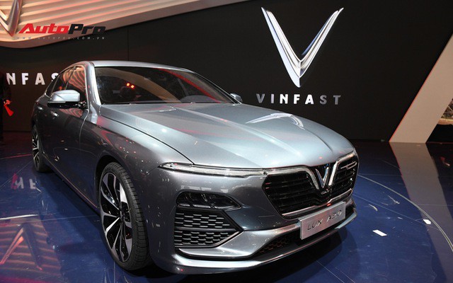 HOT: Chi tiết ngoại thất sedan VinFast LUX A2.0 vừa ra mắt hoành tráng tại Paris Motor Show 2018 - Ảnh 1.