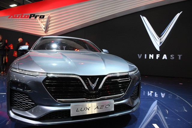 HOT: Chi tiết ngoại thất sedan VinFast LUX A2.0 vừa ra mắt hoành tráng tại Paris Motor Show 2018 - Ảnh 2.