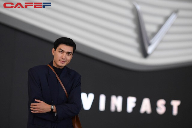 Sự kiện ra mắt ô tô VinFast: Khách mời đặc biệt Hoàng Thùy, Quang Đại xuất hiện với phong thái chuyên nghiệp trong buổi diễn tập trước giờ G  - Ảnh 4.