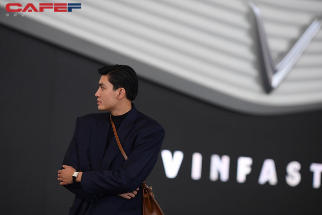 Sự kiện ra mắt ô tô VinFast: Khách mời đặc biệt Hoàng Thùy, Quang Đại xuất hiện với phong thái chuyên nghiệp trong buổi diễn tập trước giờ G  - Ảnh 5.