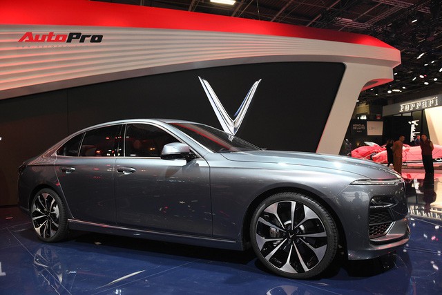 HOT: Chi tiết ngoại thất sedan VinFast LUX A2.0 vừa ra mắt hoành tráng tại Paris Motor Show 2018 - Ảnh 7.