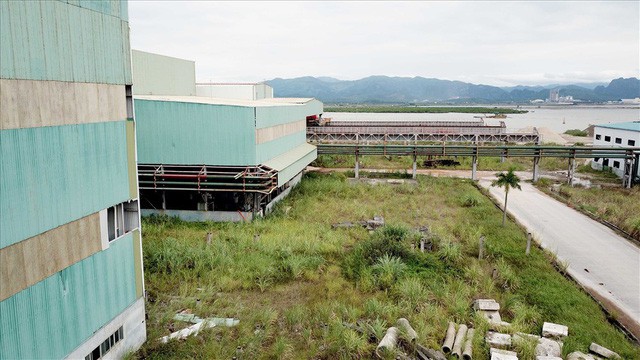 Hậu Vinashin: 8 năm hoang tàn bỏ mặc, không thể tin nổi đây là nhà máy thép từng ngốn 3.300 tỉ đồng đầu tư  - Ảnh 7.