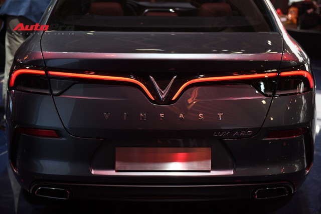 HOT: Chi tiết ngoại thất sedan VinFast LUX A2.0 vừa ra mắt hoành tráng tại Paris Motor Show 2018 - Ảnh 9.