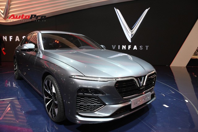 HOT: Chi tiết ngoại thất sedan VinFast LUX A2.0 vừa ra mắt hoành tráng tại Paris Motor Show 2018 - Ảnh 10.