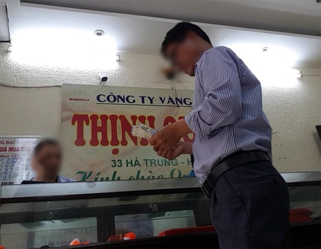  Chợ ngoại tệ chui lớn nhất Hà Nội vẫn tấp nập bất chấp án phạt 90 triệu đồng vì đổi 100 USD  - Ảnh 3.