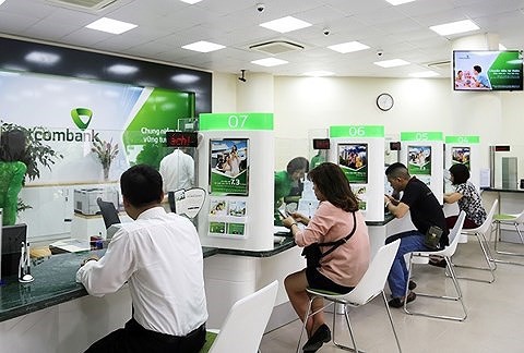 Ngân hàng đua tăng lãi suất huy động cuối năm - Ảnh 1. Ngân hàng đua tăng lãi suất huy động cuối năm - Ảnh 1.