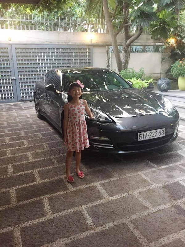 “Rich kid” chính hiệu của Vbiz : Sống trong villa triệu đô, được tặng xe hơi mừng sinh nhật - Ảnh 9. “Rich kid” chính hiệu của Vbiz : Sống trong villa triệu đô, được tặng xe hơi mừng sinh nhật - Ảnh 9.
