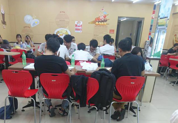 7-Eleven phát triển rực rỡ ở Thái Lan, GS25 là đại gia ở Hàn Quốc nhưng cả 2 đều vào Việt Nam quá muộn và chẳng thể mở rộng được như kỳ vọng vì nguồn gốc chết người này? - Ảnh 6. 7-Eleven phát triển rực rỡ ở Thái Lan, GS25 là đại gia ở Hàn Quốc nhưng cả 2 đều vào Việt Nam quá muộn và chẳng thể mở rộng được như kỳ vọng vì nguồn gốc chết người này? - Ảnh 6.