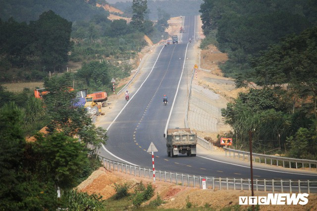  Ảnh: Tuyến đường BOT nghìn tỷ đồng cắt núi nối Hà Nội - Hòa Bình trước ngày thông xe  - Ảnh 2.