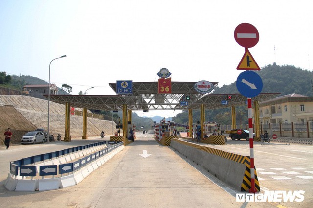  Ảnh: Tuyến đường BOT nghìn tỷ đồng cắt núi nối Hà Nội - Hòa Bình trước ngày thông xe  - Ảnh 8.